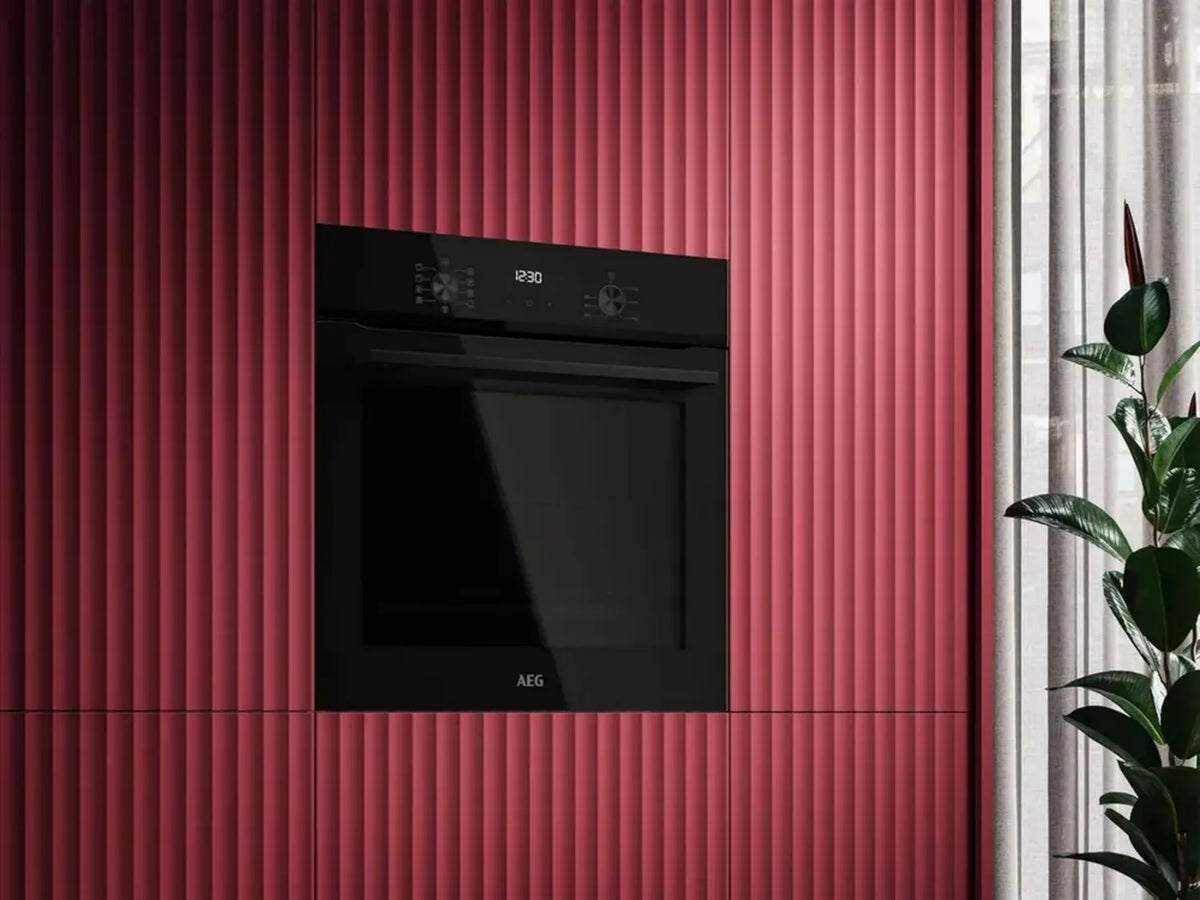 Forno AEG multifunzione 72L con Aqua Clean e 7 programmi